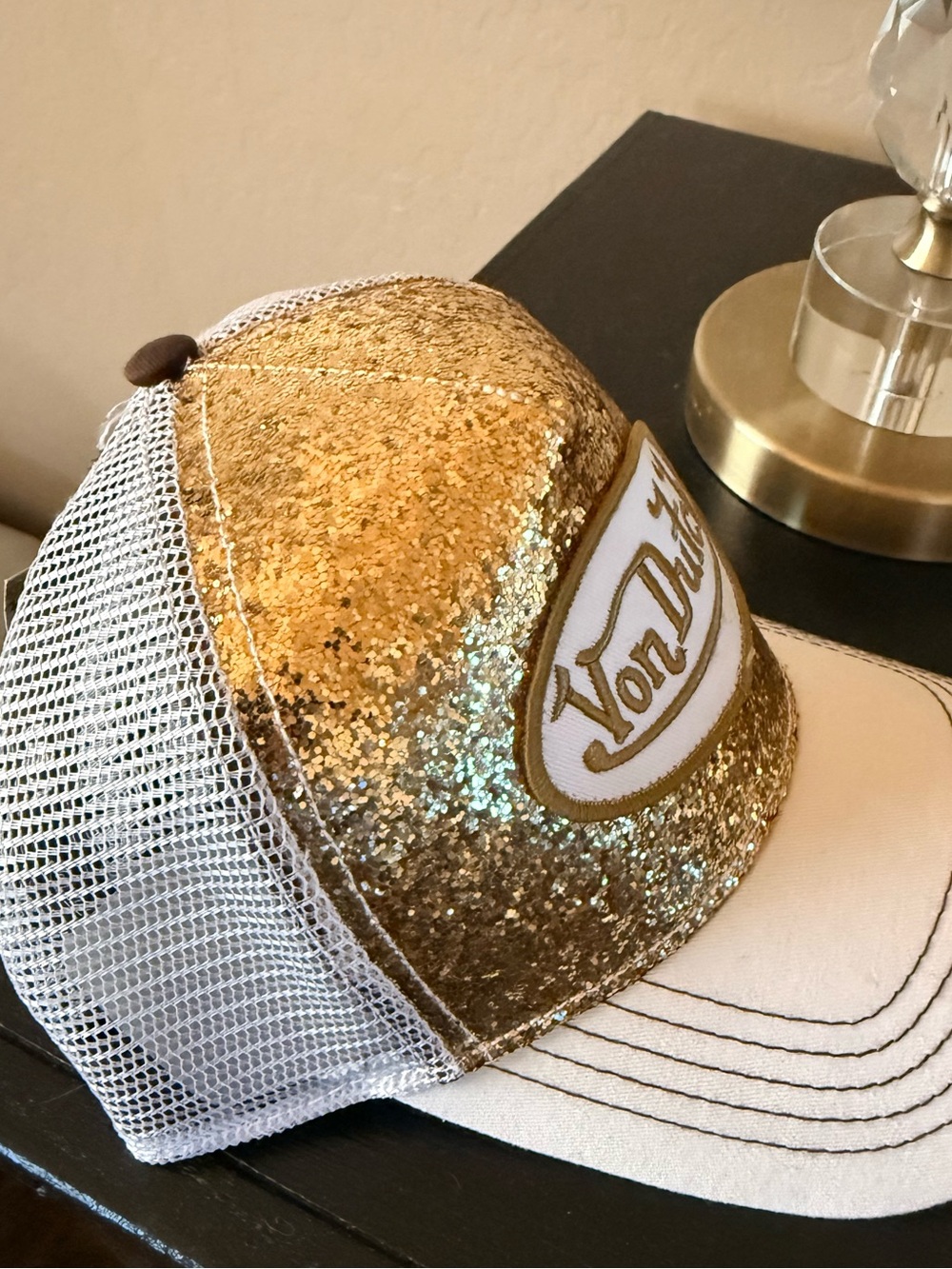 Von Dutch Gold and White Sequin Mesh Trucker Cap NWT - Picture 2 of 5